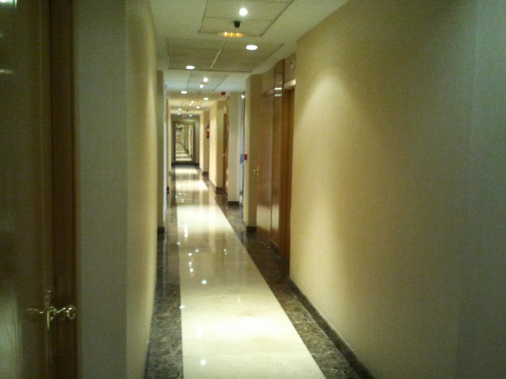 Hotel Ciudad De Φουενλαμπράδα Εξωτερικό φωτογραφία