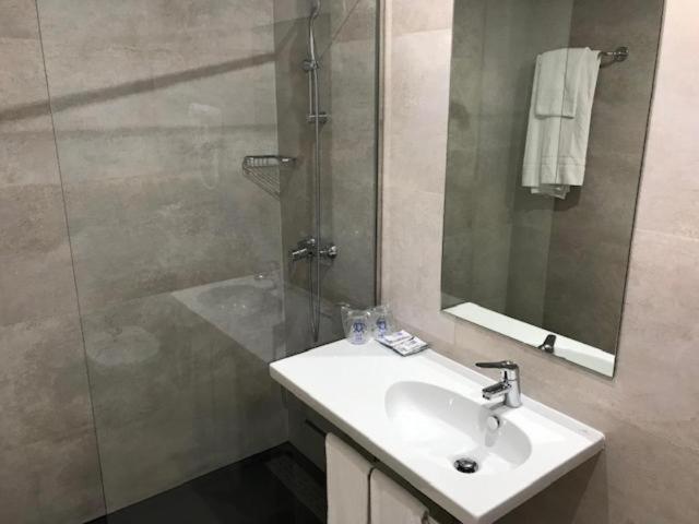 Hotel Ciudad De Φουενλαμπράδα Εξωτερικό φωτογραφία