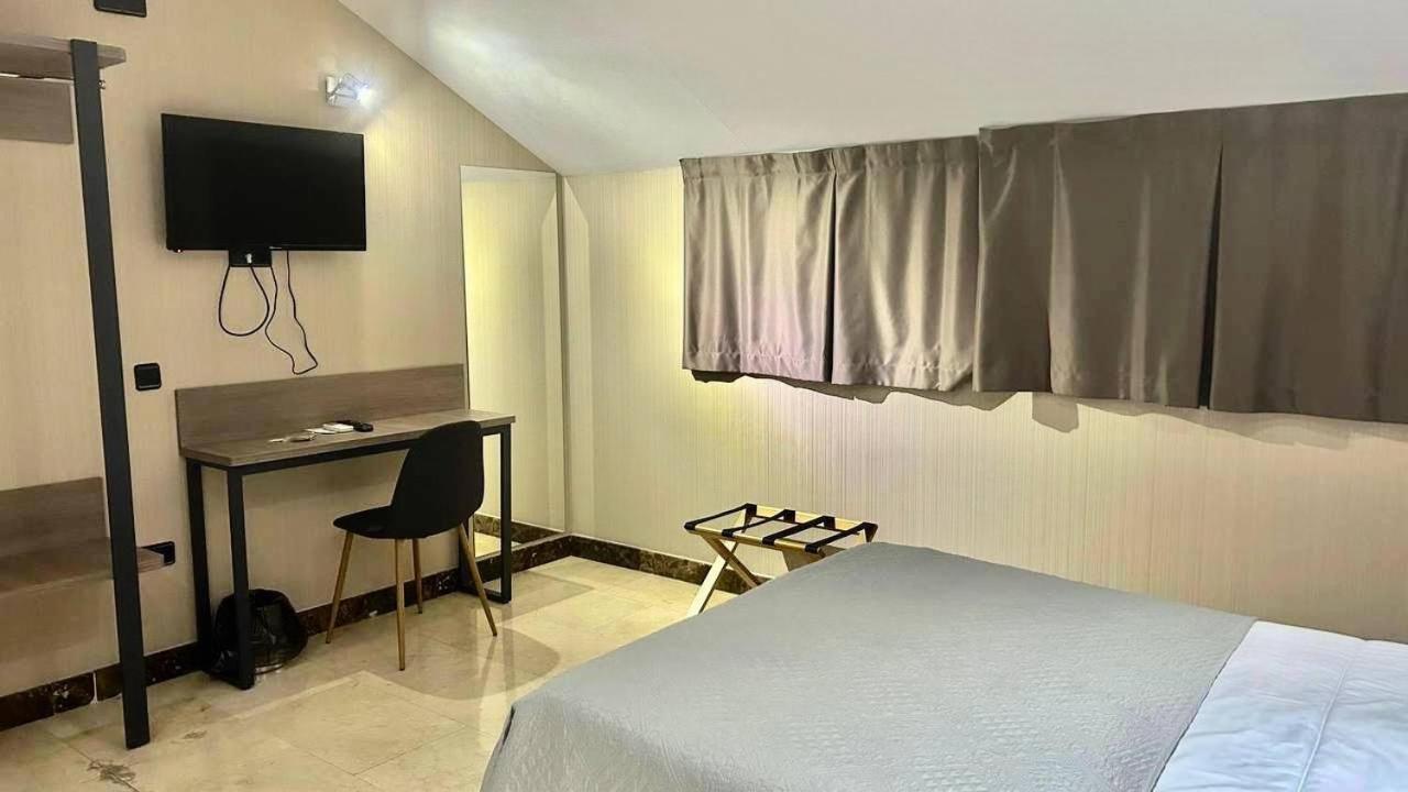 Hotel Ciudad De Φουενλαμπράδα Εξωτερικό φωτογραφία