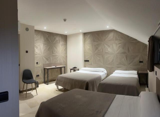 Hotel Ciudad De Φουενλαμπράδα Εξωτερικό φωτογραφία