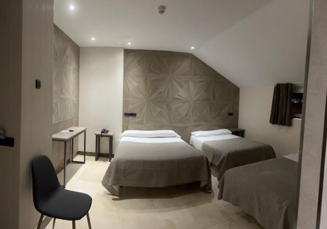 Hotel Ciudad De Φουενλαμπράδα Εξωτερικό φωτογραφία
