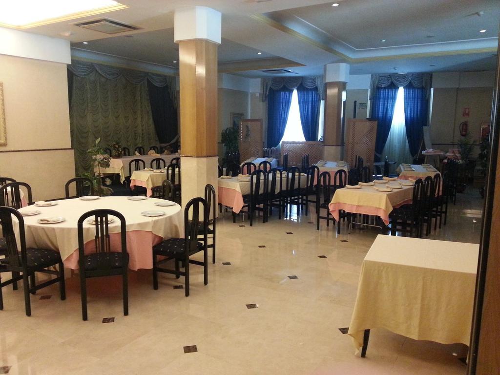 Hotel Ciudad De Φουενλαμπράδα Εξωτερικό φωτογραφία