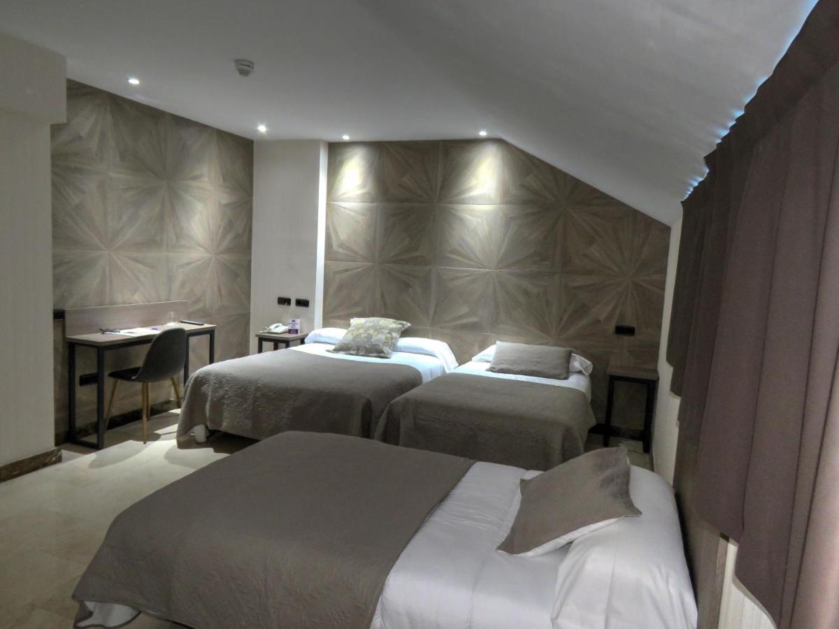 Hotel Ciudad De Φουενλαμπράδα Εξωτερικό φωτογραφία
