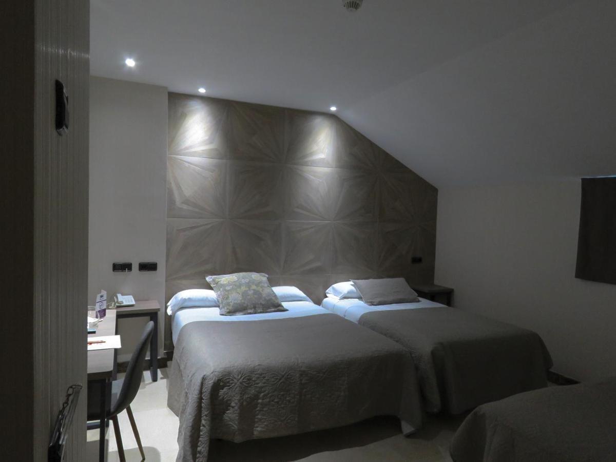 Hotel Ciudad De Φουενλαμπράδα Εξωτερικό φωτογραφία