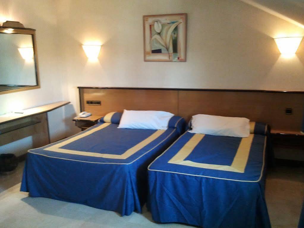 Hotel Ciudad De Φουενλαμπράδα Εξωτερικό φωτογραφία