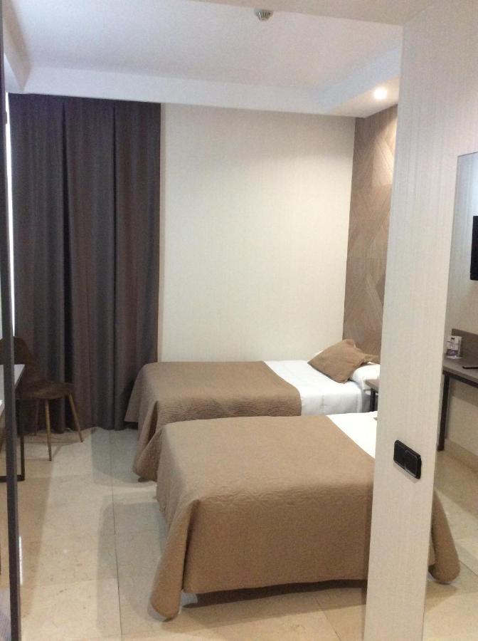 Hotel Ciudad De Φουενλαμπράδα Εξωτερικό φωτογραφία