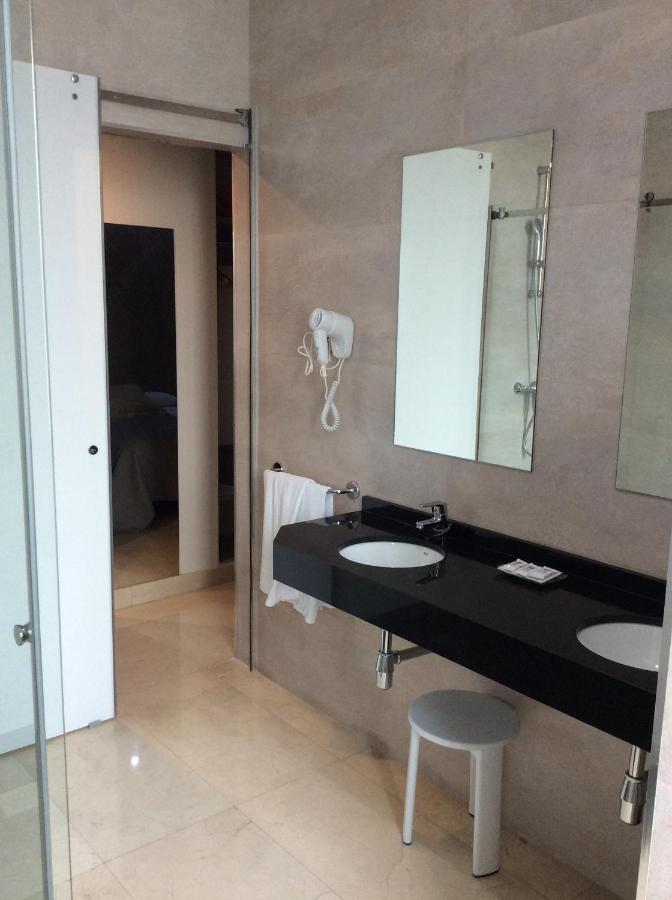Hotel Ciudad De Φουενλαμπράδα Εξωτερικό φωτογραφία