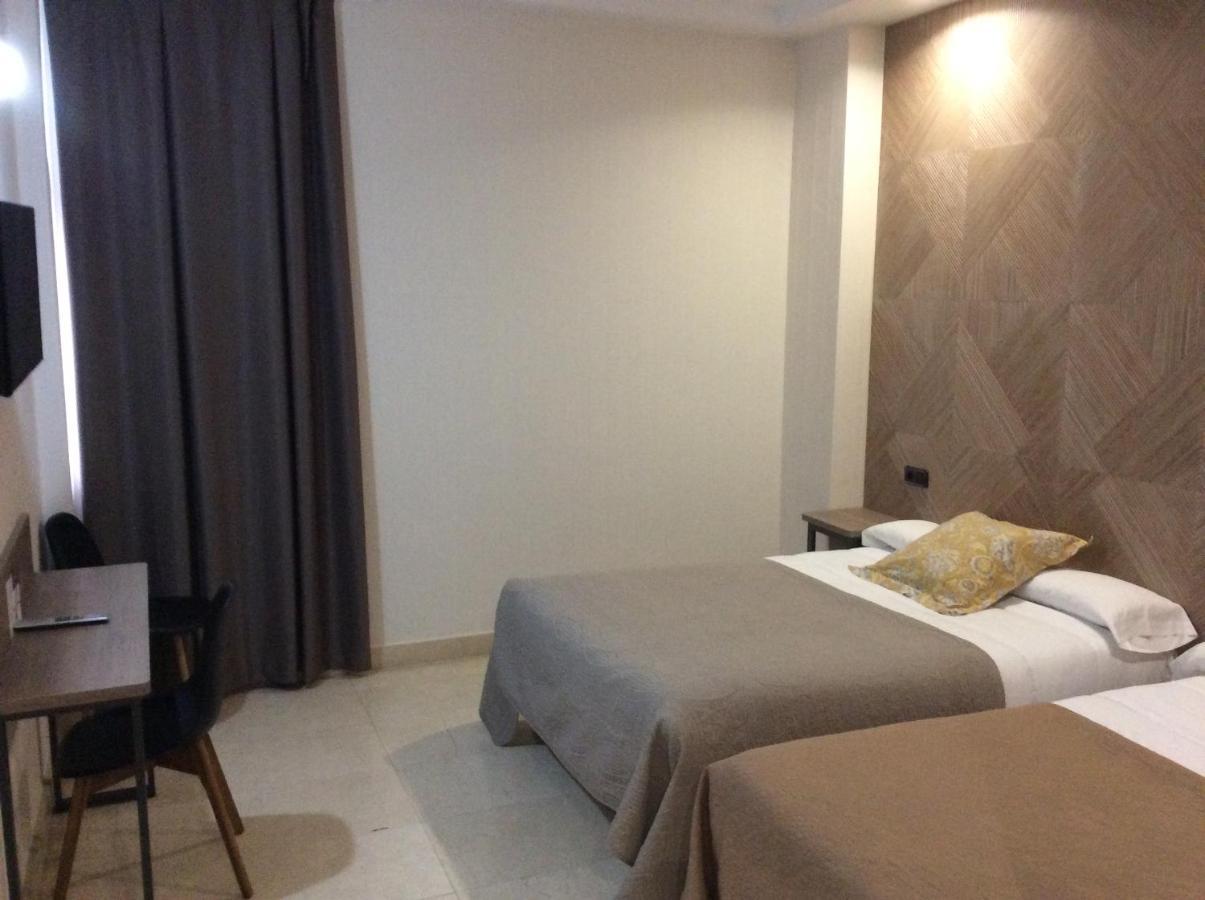 Hotel Ciudad De Φουενλαμπράδα Εξωτερικό φωτογραφία