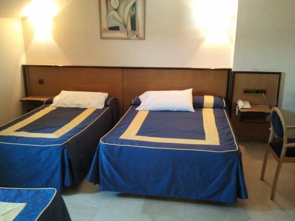 Hotel Ciudad De Φουενλαμπράδα Εξωτερικό φωτογραφία